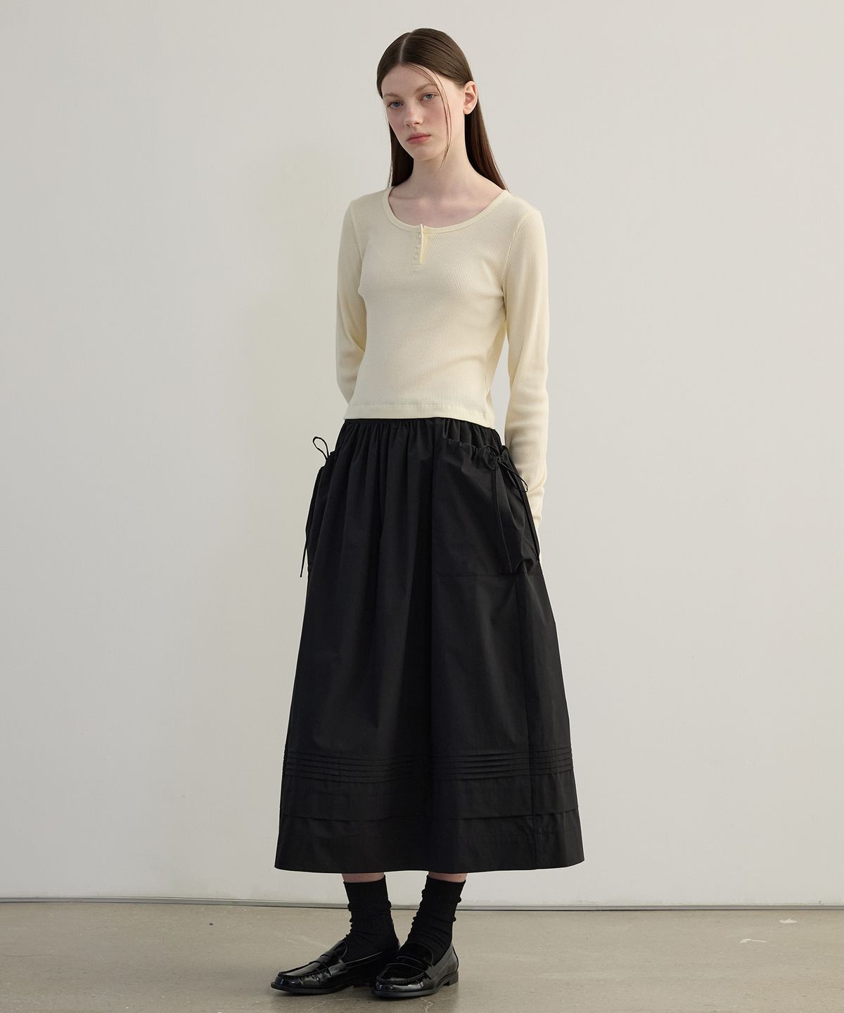 튜드먼트(TTUDEMENT) PINTUCK FLARE SKIRT BLACK