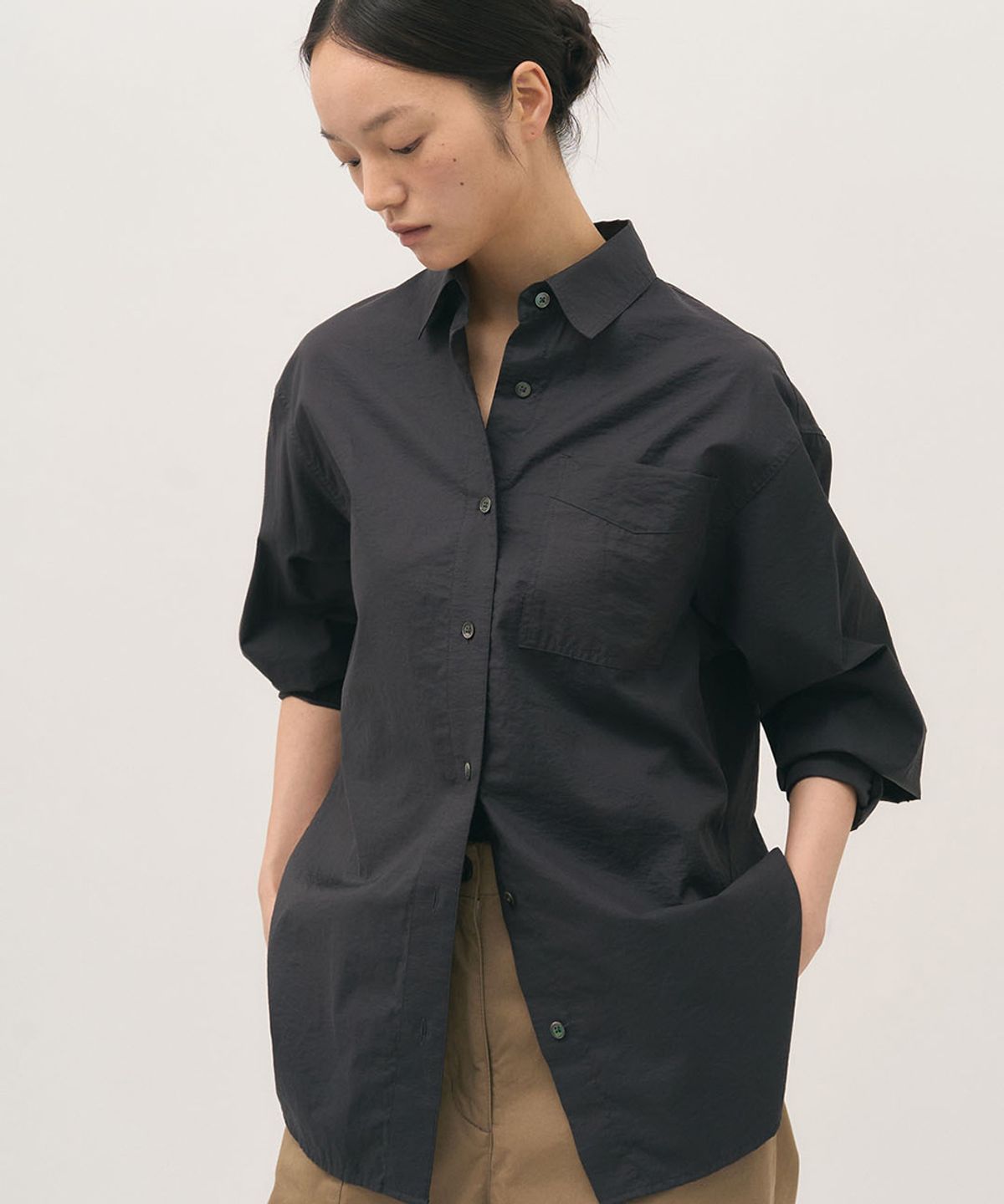 러프사이드 화이트라벨(ROUGH SIDE WHITE LABEL) Natural Washed Shirt Ash Black