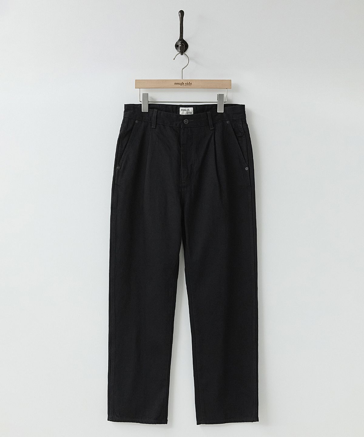 러프사이드(ROUGHSIDE) Drape Denim Pants  Black/Black