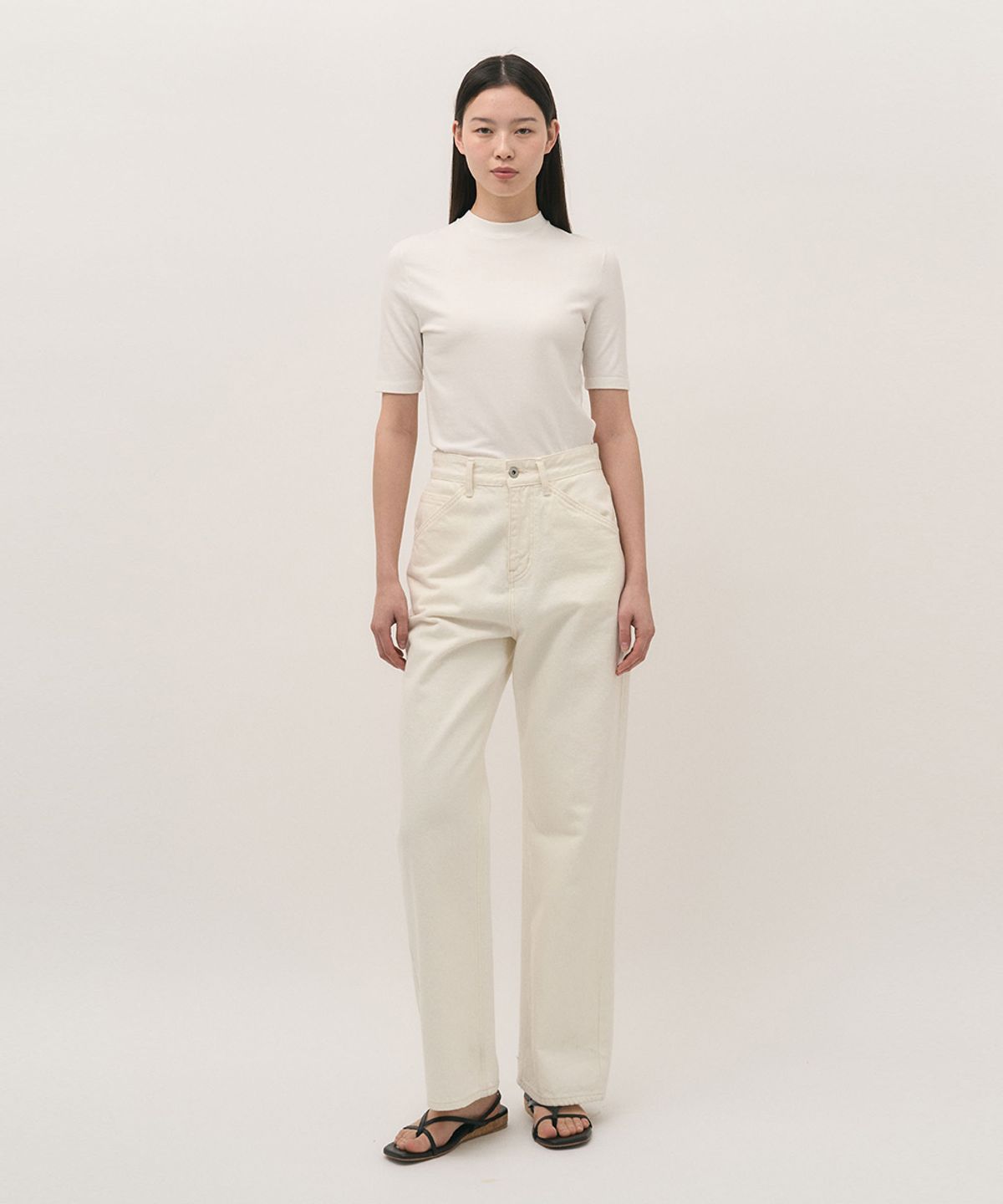 러프사이드 화이트라벨(ROUGH SIDE WHITE LABEL) Mock Neck Half T-Shirt Cloud White
