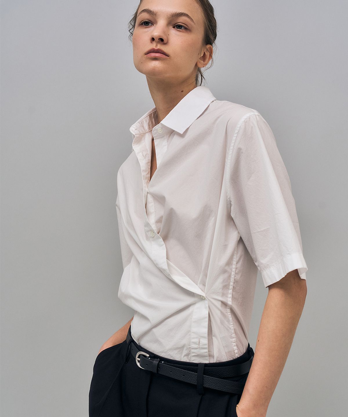 러프사이드 화이트라벨(ROUGH SIDE WHITE LABEL) Pure Shirring 1/2 Shirt Cloud White