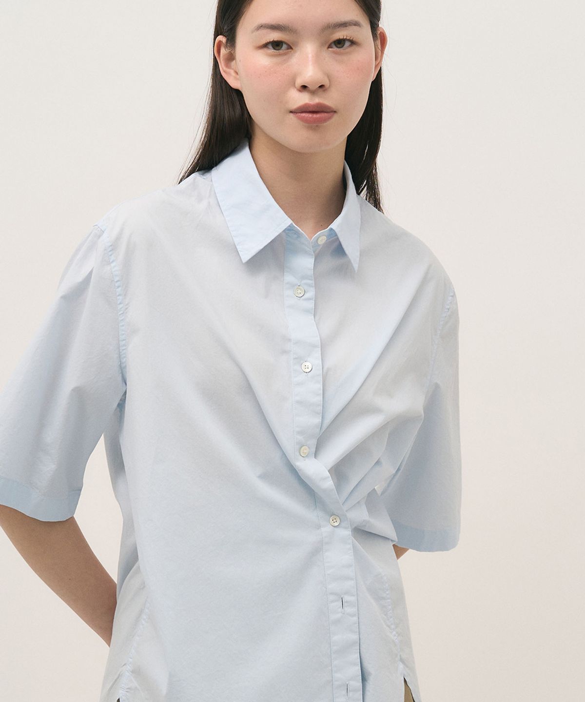러프사이드 화이트라벨(ROUGH SIDE WHITE LABEL) Pure Shirring 1/2 Shirt Sky Blue