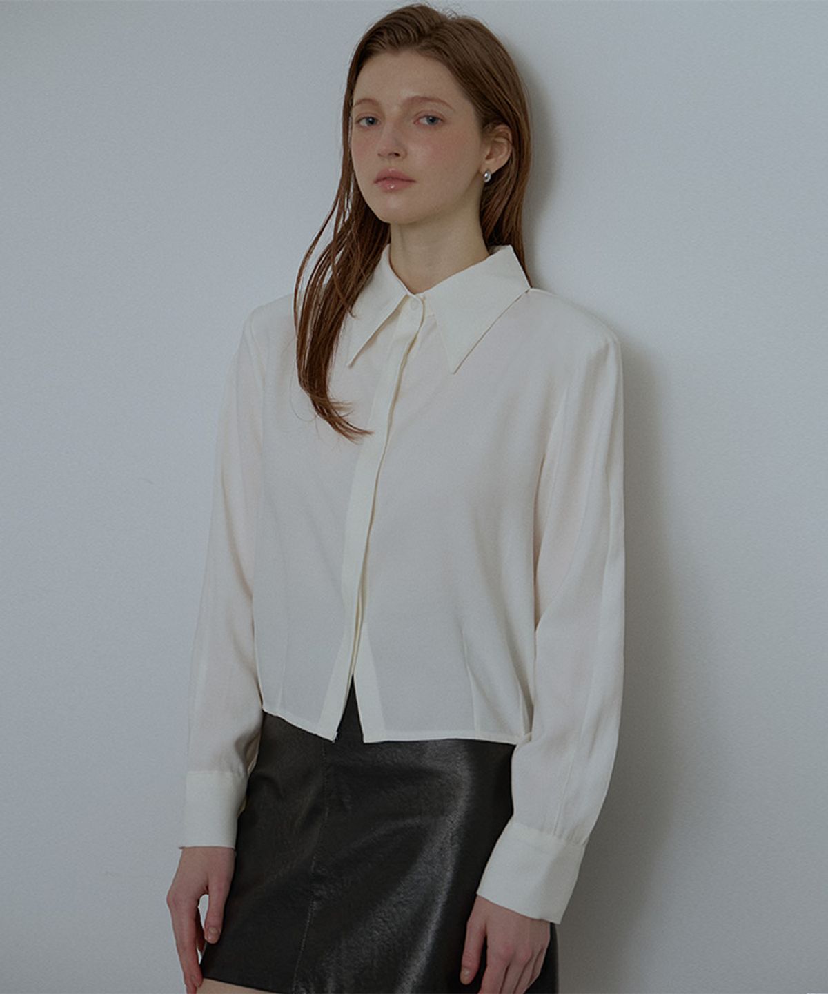 드헤베(DEHEVE) Classic Spread Collar Blouse [Ivory]