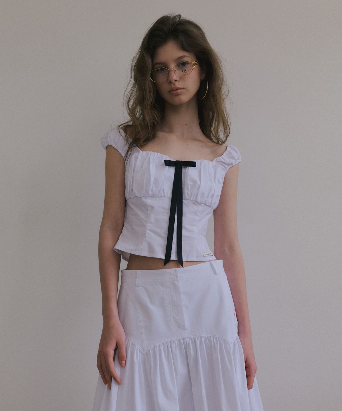 오버듀플레어(OVERDUEFLAIR) RIBBON HEART NECK VOLUME BLOUSE_WHITE