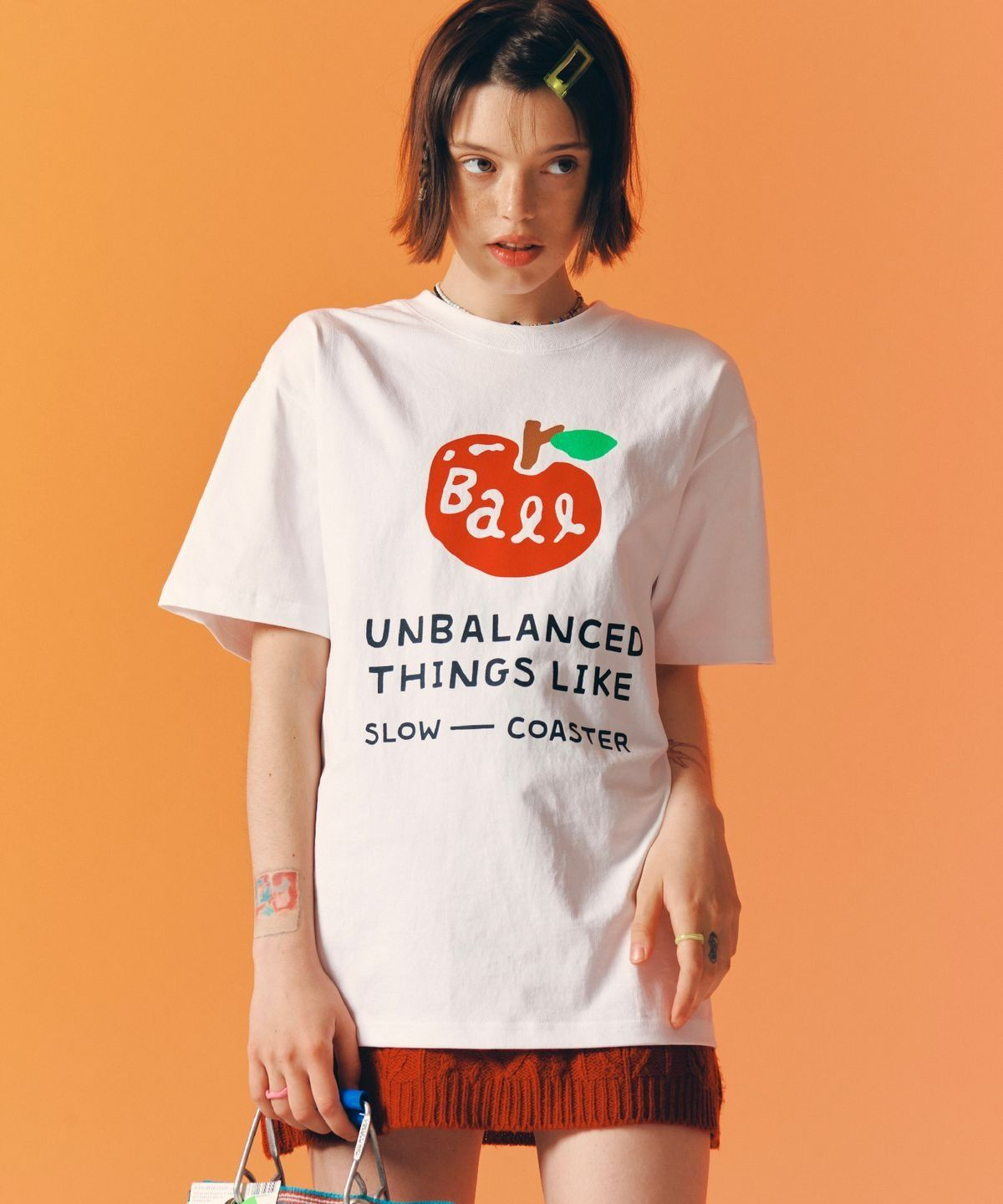 슬로코스터(SLOWCOASTER) SLCO UNBALANCED TEE White [사과&Ball]