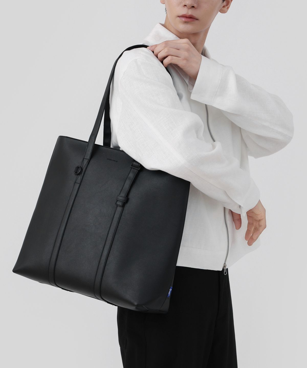 퀄팩(QUALPACK) 에센셜 토트백 303 블랙