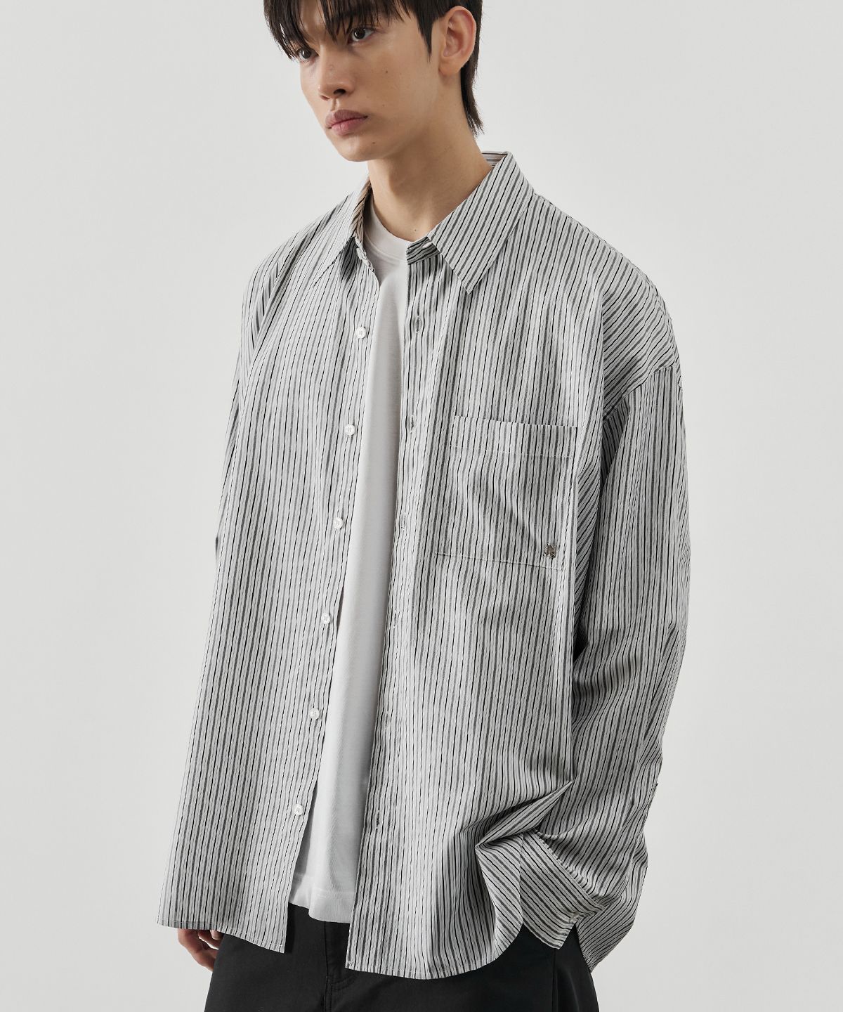 알리스(ALYSS) 포인티드 실키 스트라이프 셔츠 [화이트]