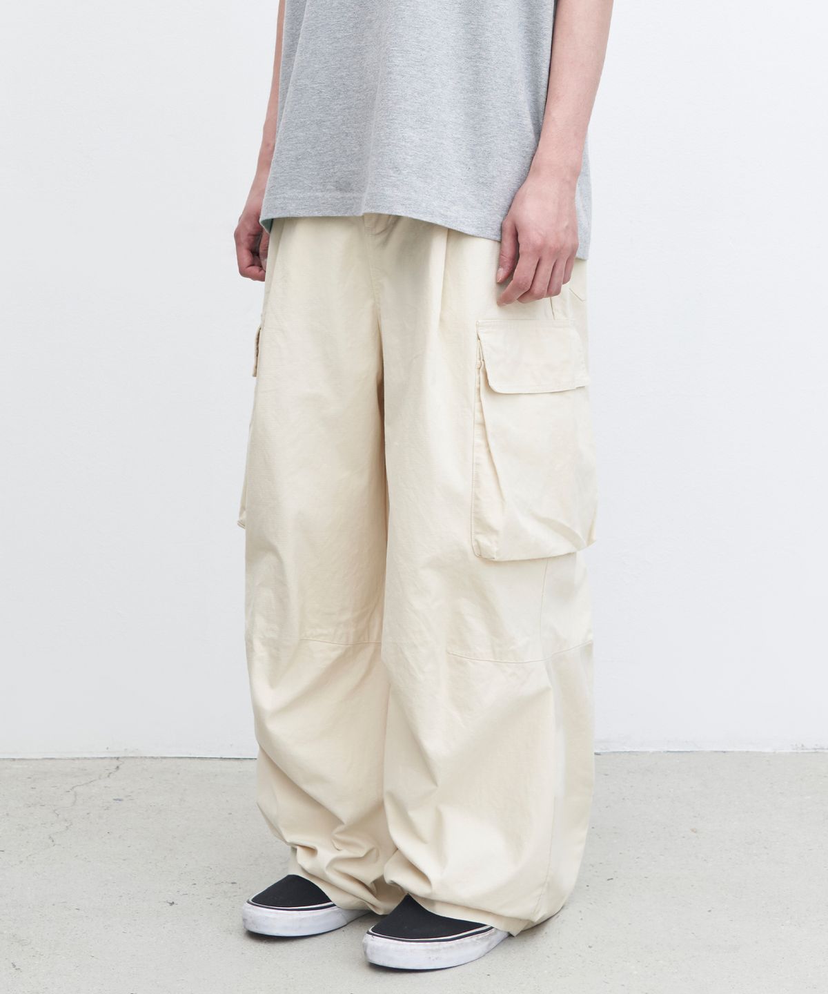 어반스터프(URBANSTOFF) 빅 포켓 다트 벌룬 팬츠 (베이지)