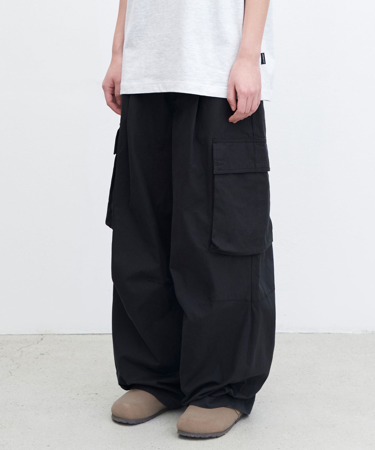어반스터프(URBANSTOFF) 빅 포켓 다트 벌룬 팬츠 (블랙)