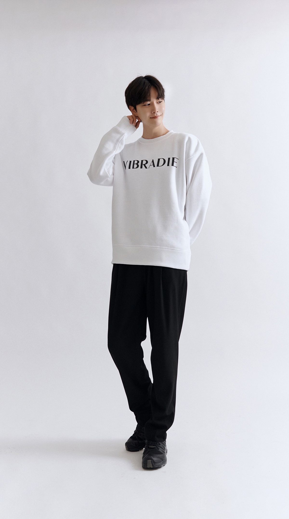 바이브라디(VIBRADIE) VB 남성 로고 화이트 맨투맨