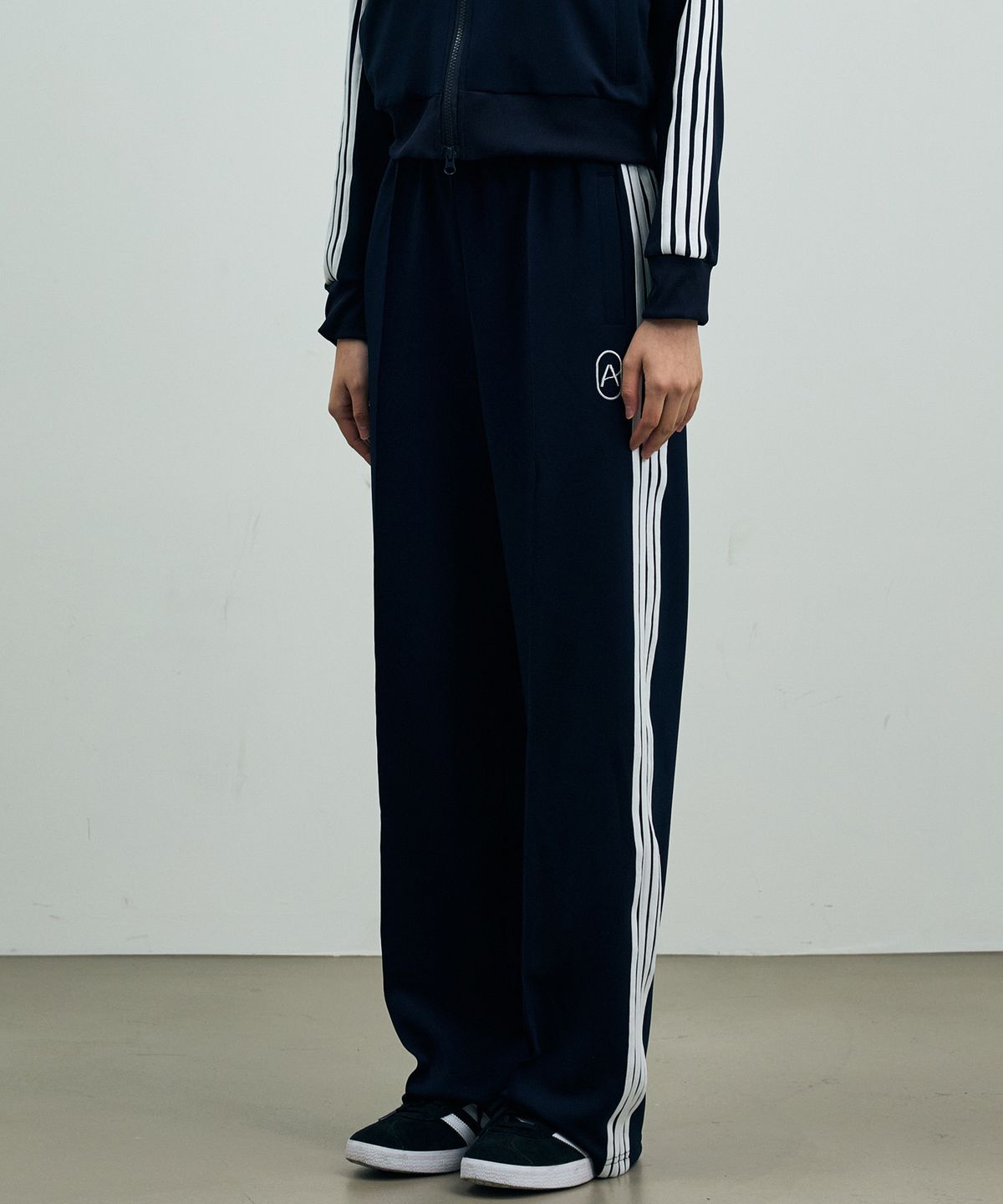 아리킴(ARIKIM) RIBBON JERSEY TRACK PANTS /NAVY