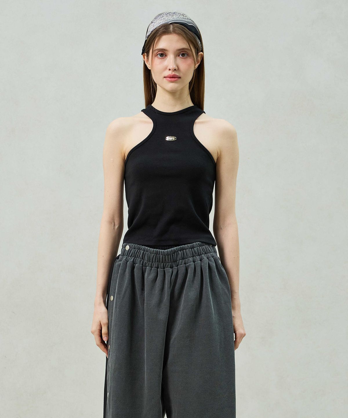 아리킴(ARIKIM) POPPY SLEEVELESS TOP / BLACK