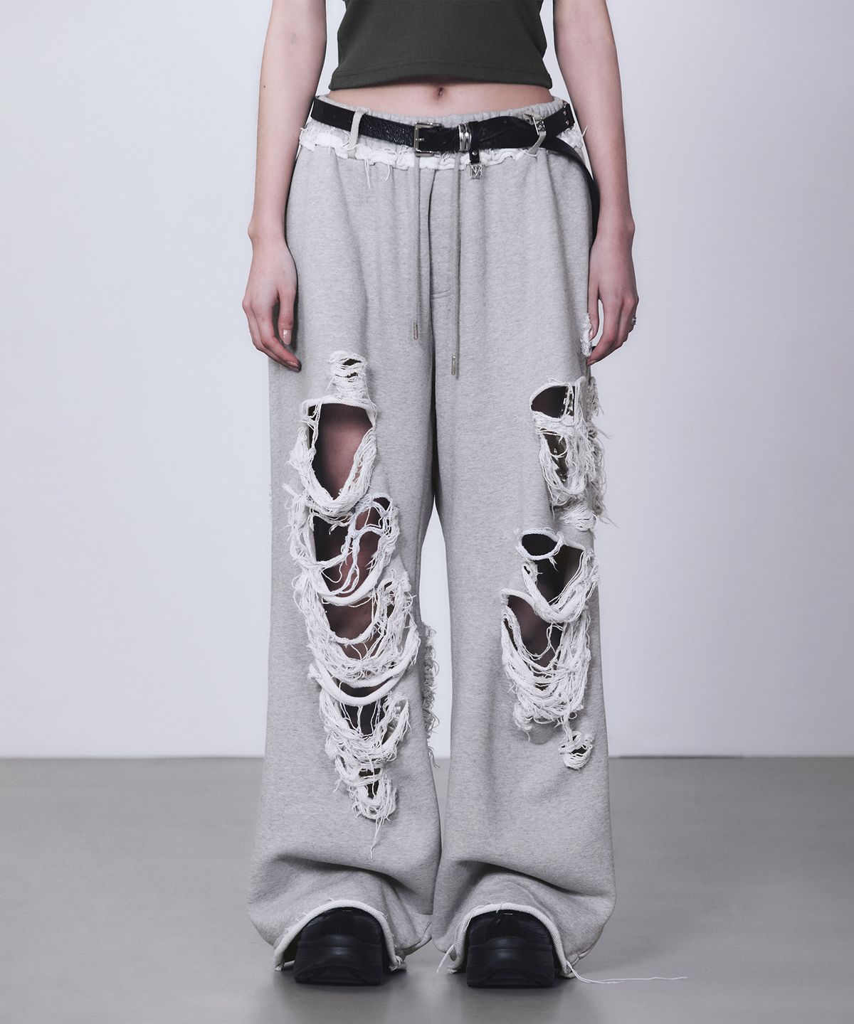 트리밍버드(TREEMINGBIRD) Scratch Damage Wide Sweat Pants [ Melange Gray ]