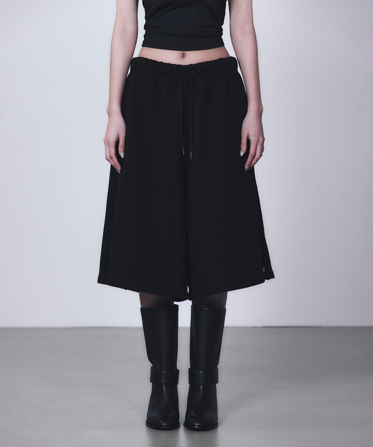 트리밍버드(TREEMINGBIRD) Zipper Finishing Sweat Bermuda Pants [ Black ]
