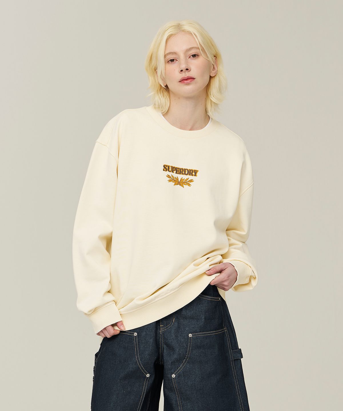 슈퍼드라이(SUPERDRY) 리치 파머 그래픽 스웨트셔츠 크림