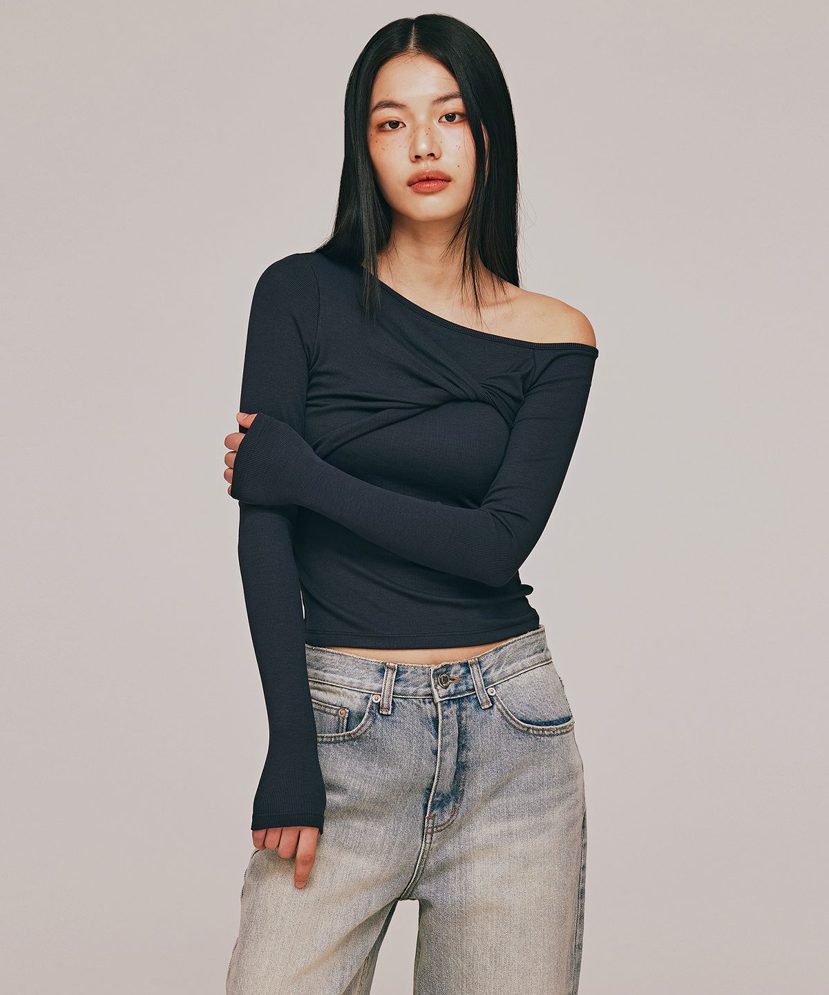 탑걸(TOPGIRL) TWISTED LAYER ONE SHOULDER TOP_T516TP105