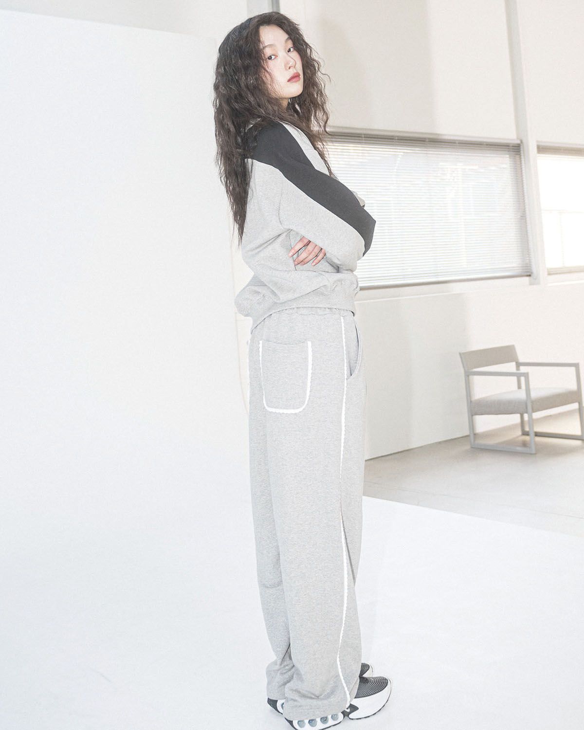 해비즘(HAVISM) ROSE LACE SWEATPANTS(GREY)