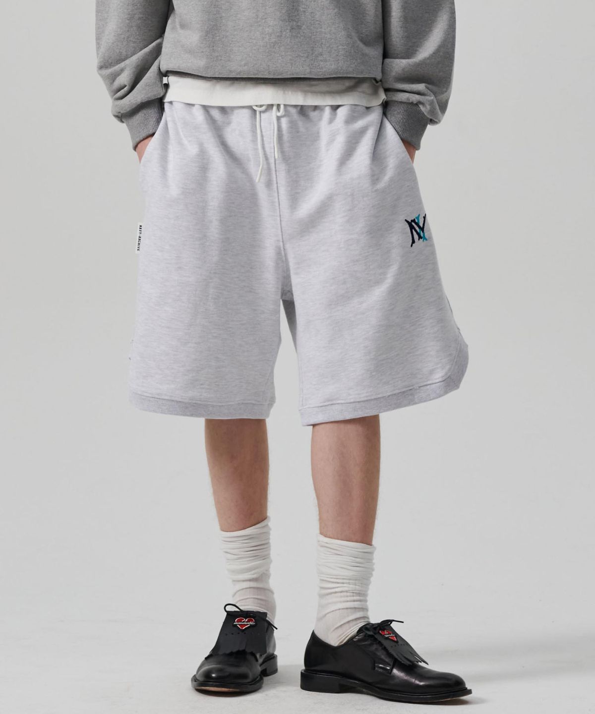 비욘드클로젯(BEYOND CLOSET) [COLLECTION LINE] 빈티지 NY 로고 헤비 웨이트 코튼 반바지 그레이
