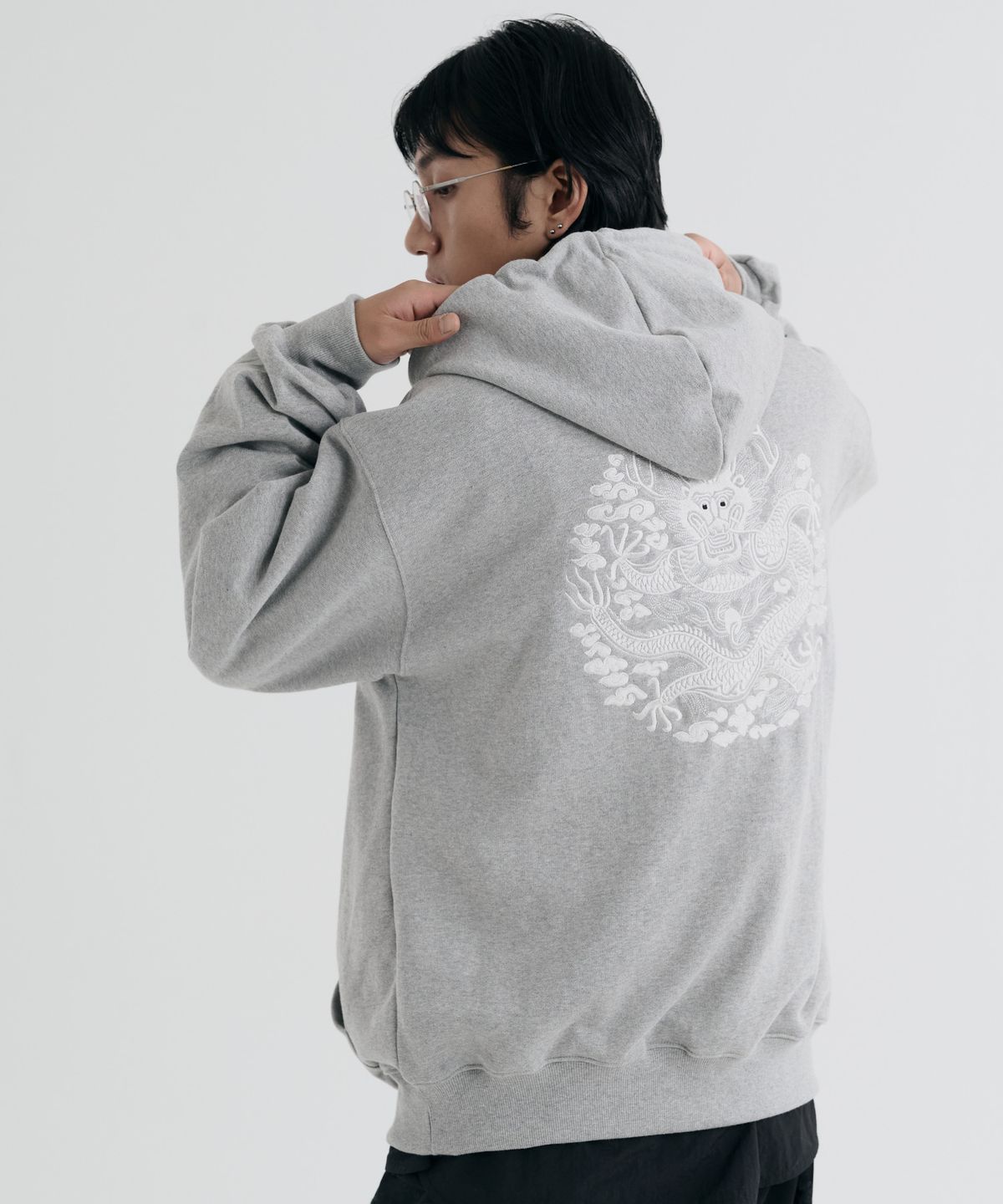 칠 하나 투 구육(71TO96) Traditional embroidery Hoodie (gray)