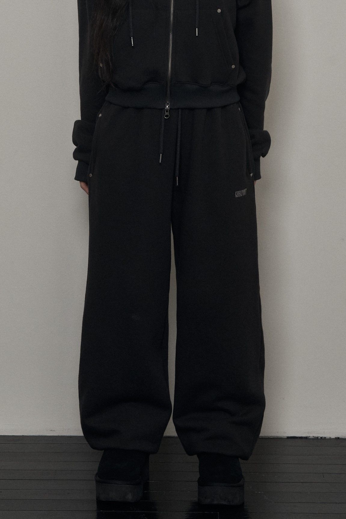 【oan】(Unisex) Carpender Rivet Jogger Pants MUSINSA | KHAKIPOINT Rivet Jogger Pants (charcoal)