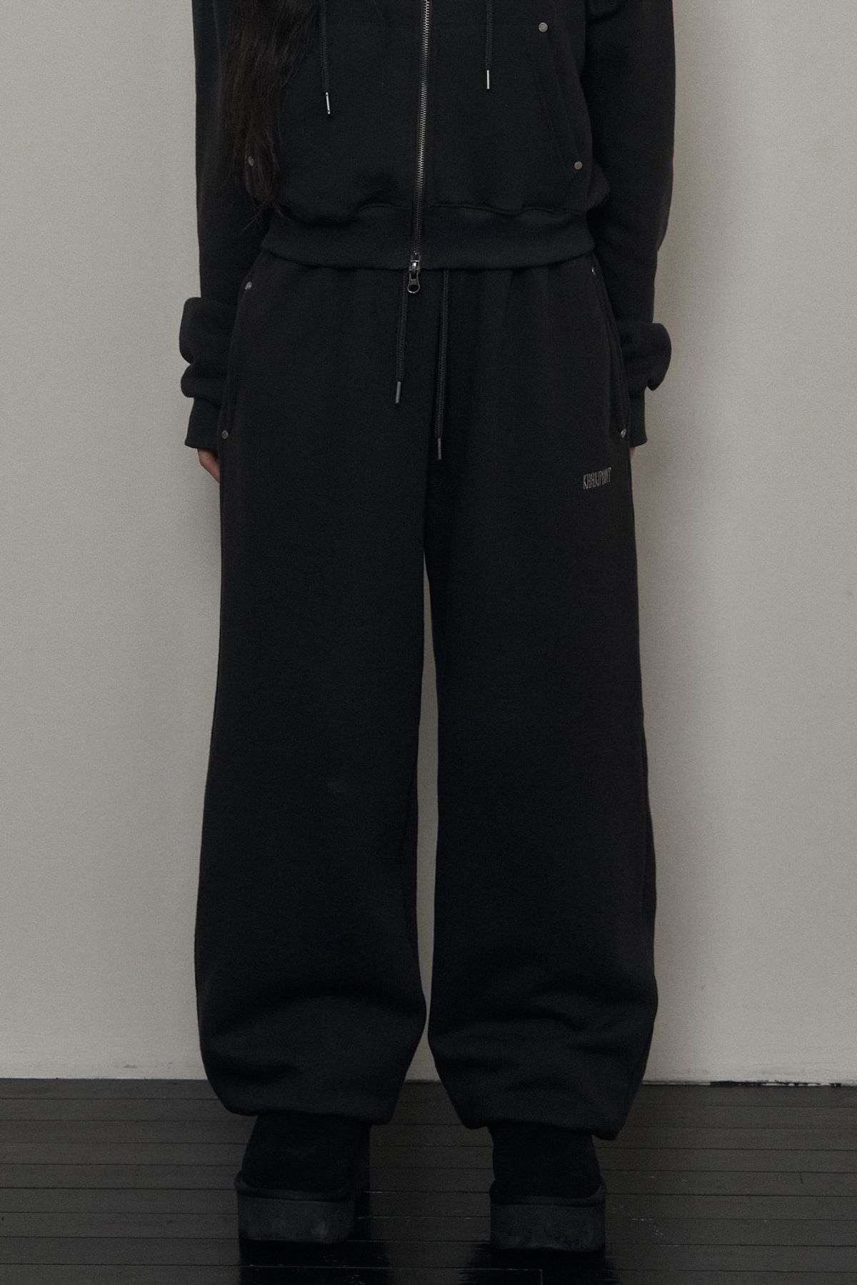 카키포인트(KHAKIPOINT) Rivet Jogger Pants (charcoal)