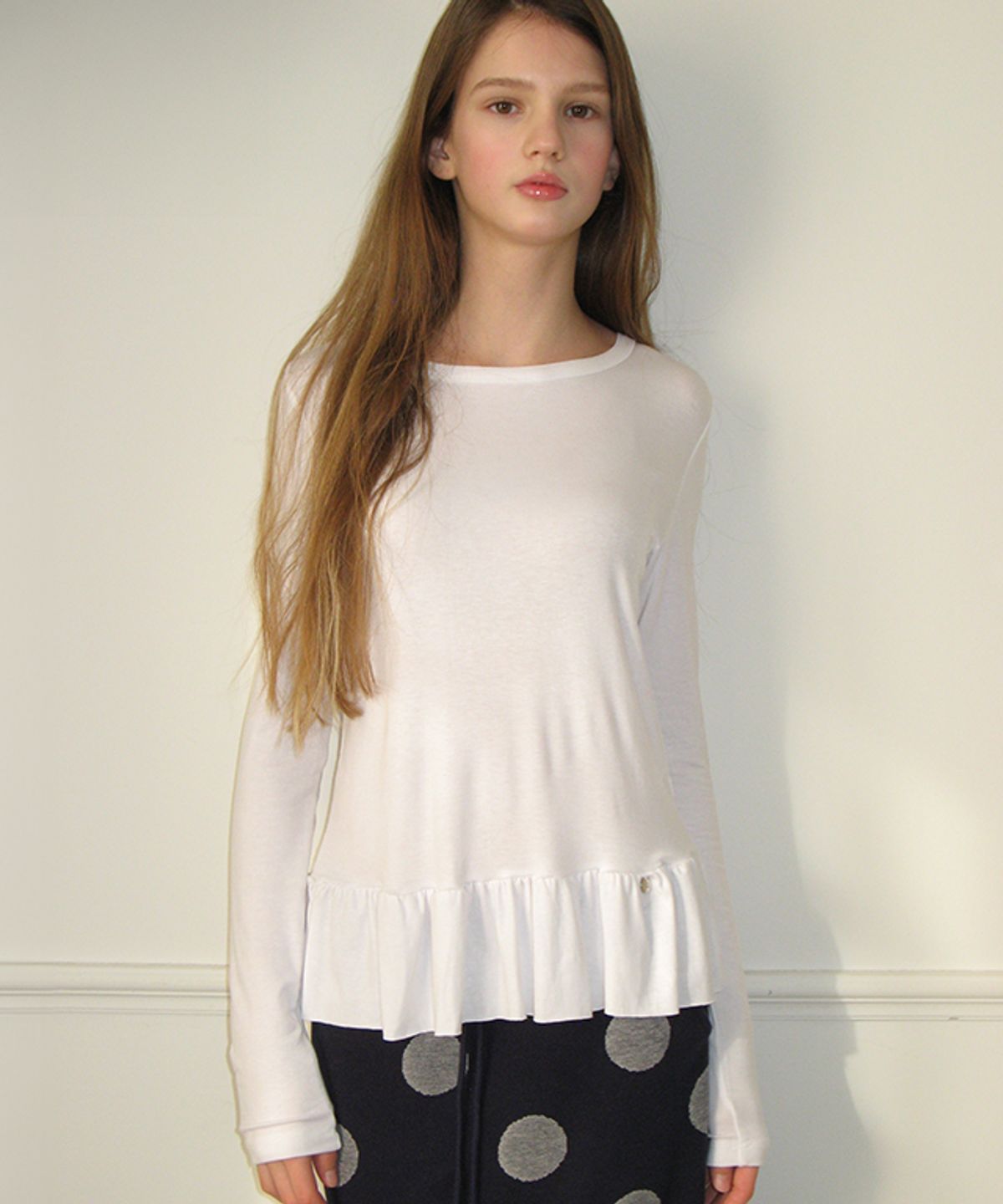 론론(RONRON) PENDANT RUFFLE LAYERED SLIM LONG SLEEVE WHITE
