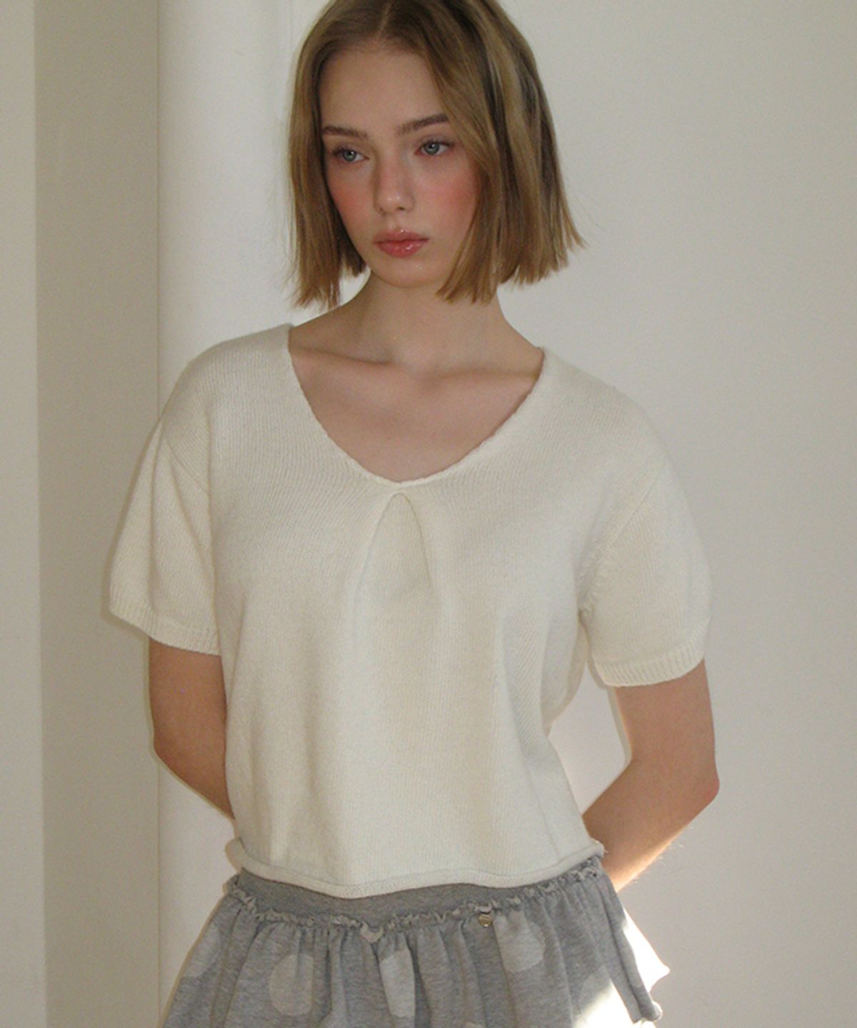 론론(RONRON) KNOT V NECK SHORT SLEEVE KNIT IVORY