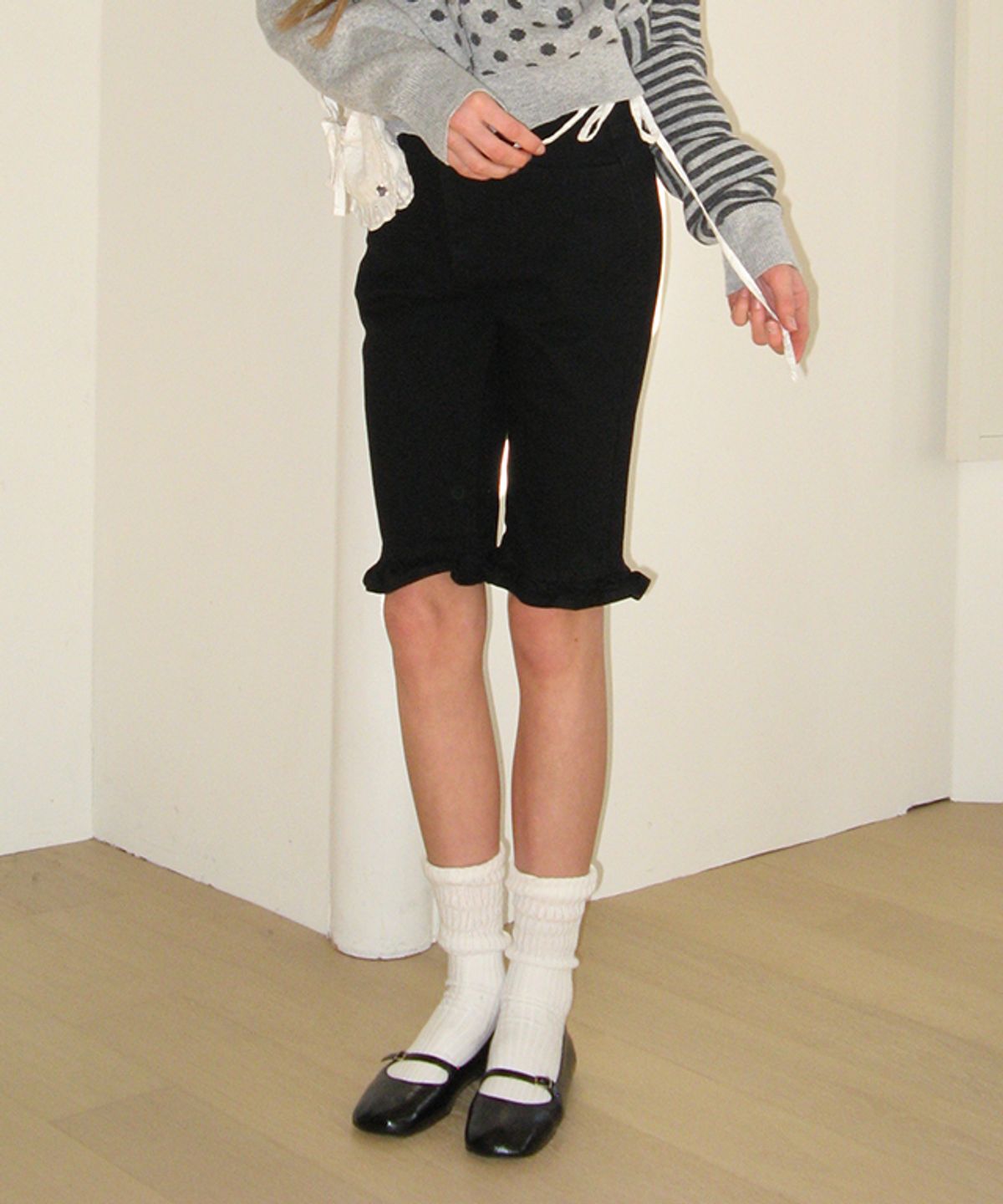 론론(RONRON) FRILL SHORT BIKER PANTS BLACK