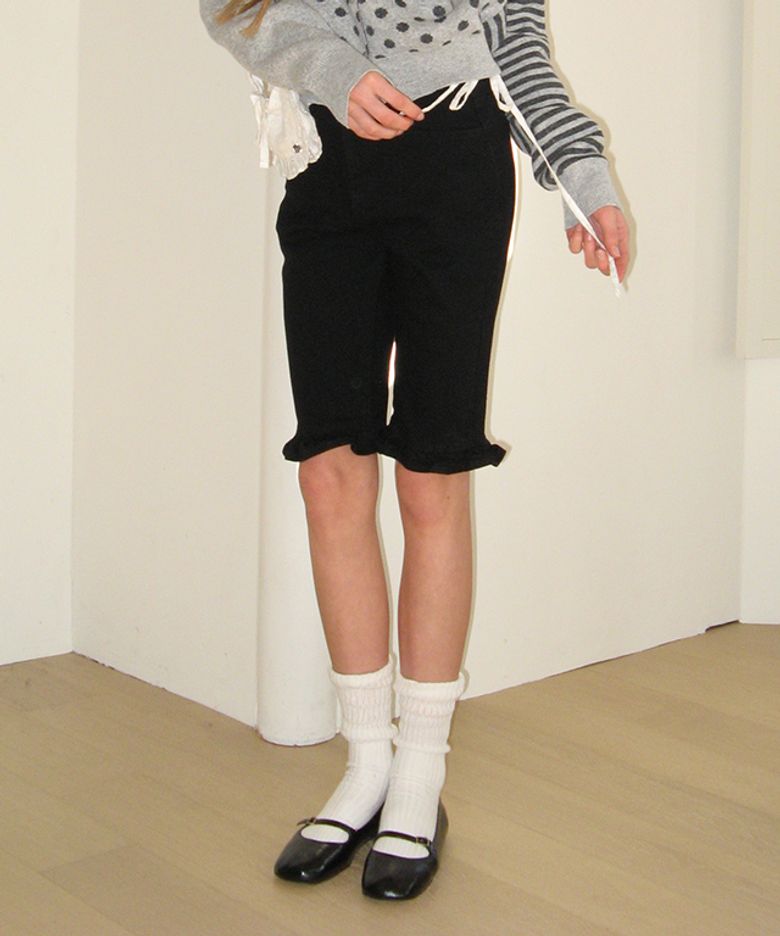 FRILL SHORT BIKER PANTS BLACK