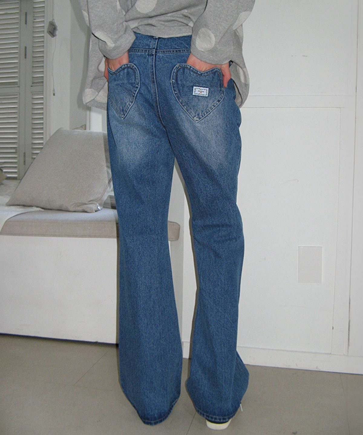 론론(RONRON) BACK HEART STITCH POCKET BOOTSCUT DENIM PANTS MEDIUM BLUE