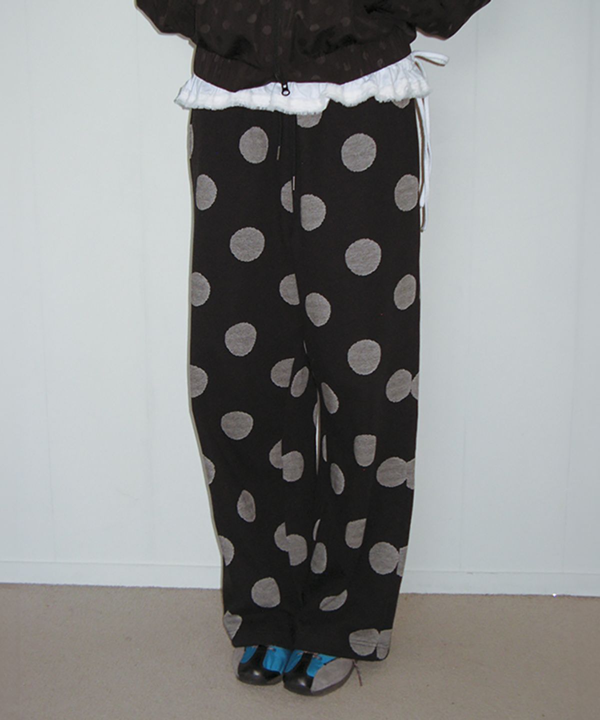 론론(RONRON) BIG DOT SWEAT JOGGER PANTS BLACK