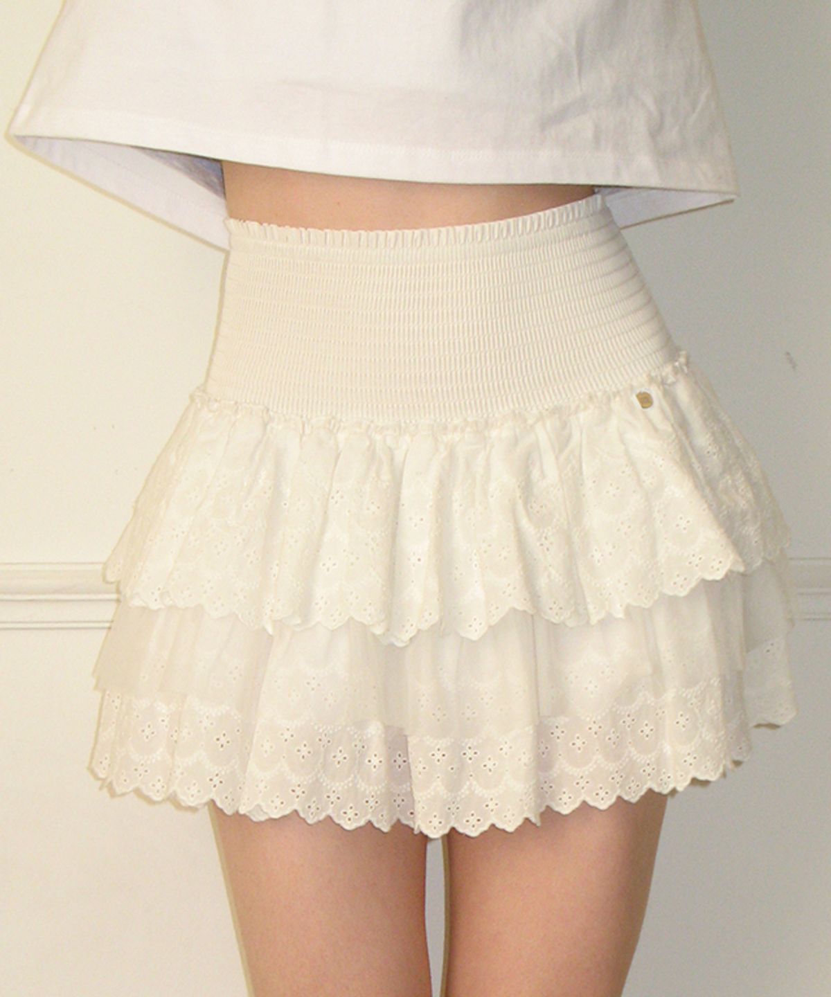 론론(RONRON) SMOCKED LACE CANCAN RUFFLE PANTSKIRT WHITE