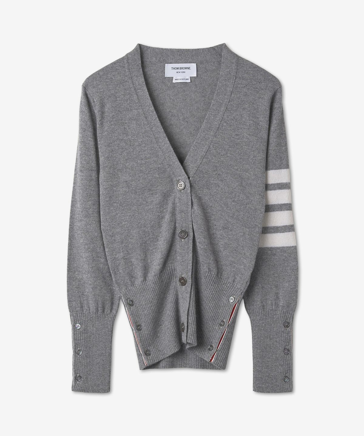 톰 브라운(THOM BROWNE) 클래식 V넥 캐시미어 4바 브이넥 가디건 - 라이트 그레이 / FKC001A00011055