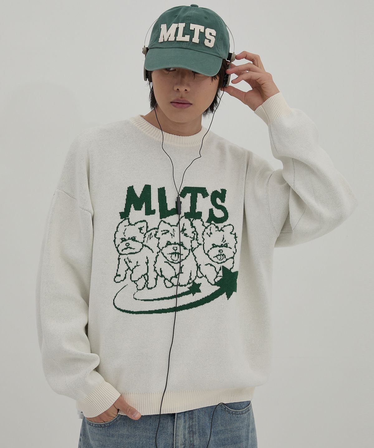 와이케이(WAIKEI) MLTS 라인 그래픽 니트 아이보리
