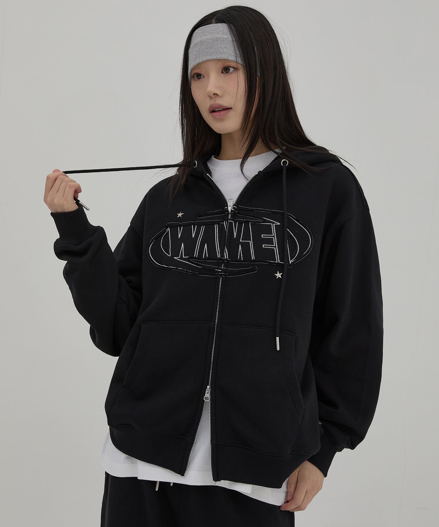 MUSINSA公式 | WAI KEI Logo Applique Hooded Zip-Up Black