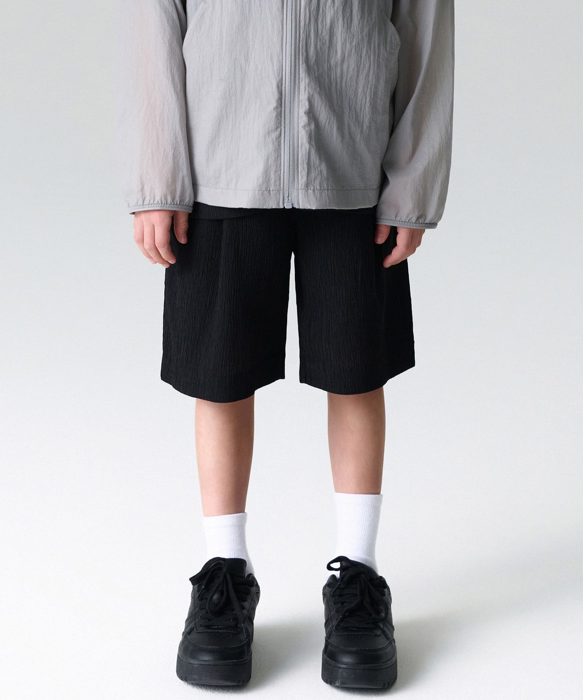 무신사 스탠다드 키즈(MUSINSA STANDARD KIDS) 크링클 원 턱 와이드 밴딩 쇼츠 [블랙]