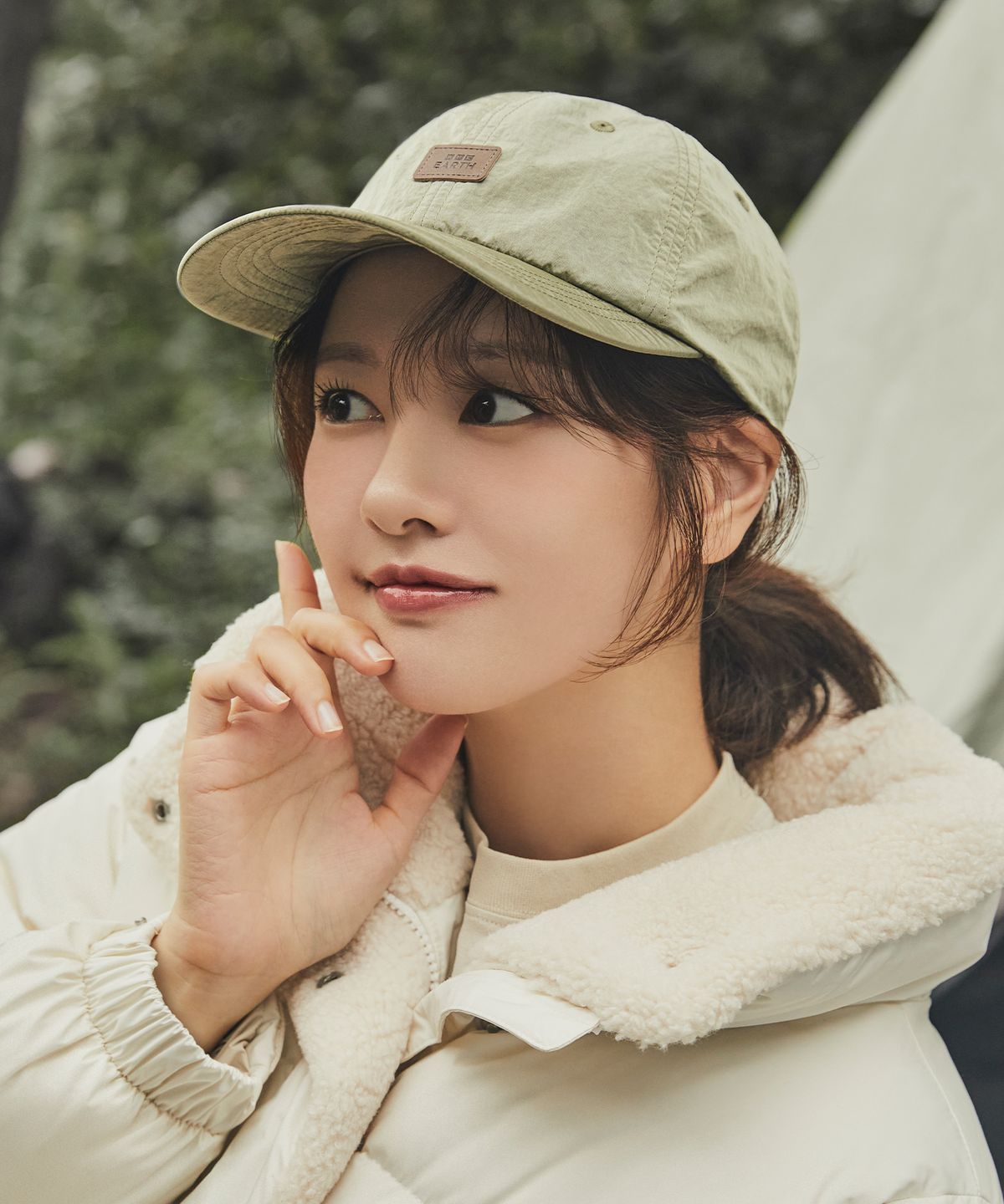 비비씨 어스(BBC EARTH) 가죽 로고 볼캡_Ash Khaki