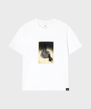 (M) 플러그 티셔츠 화이트 PLUG T-SHIRT WHITE
