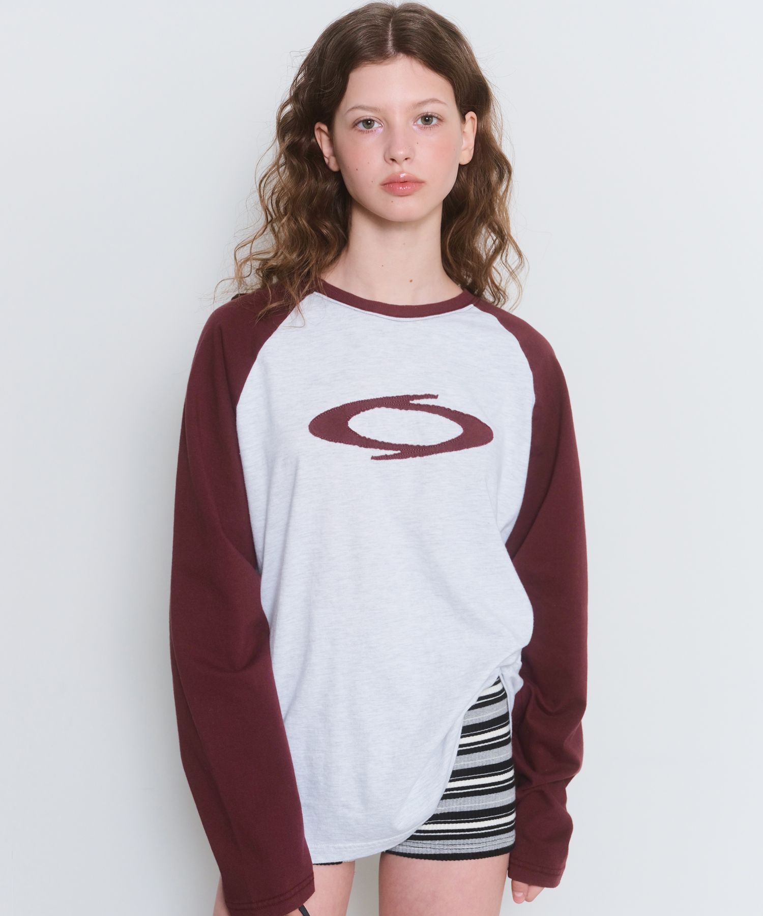 【NOIAGO】男女兼用 APPLIQUE RAGLAN LONG SLEEVE (2 COLORS) cn20711690.jpg