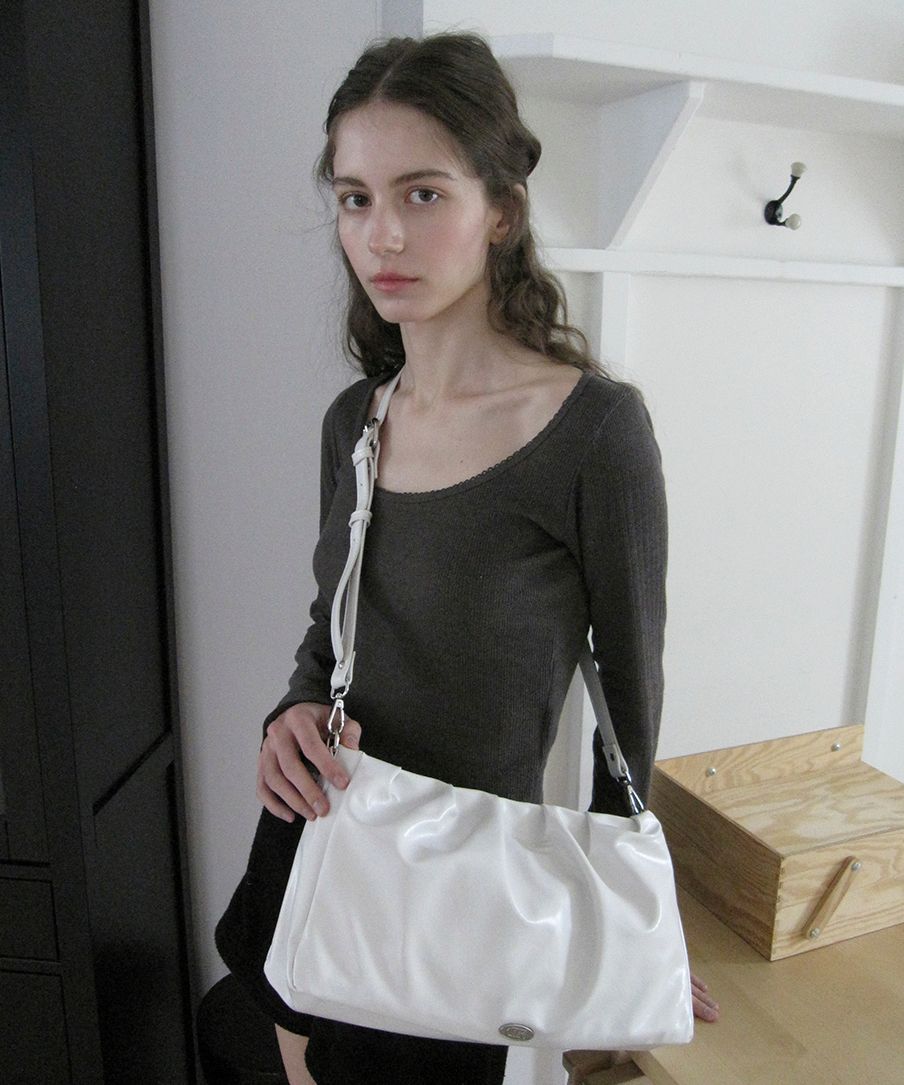 ★dumaro★ Dumpling Medium Crossbody Bag Ivory MUSINSA | DUMARO Dumpling Medium Crossbody Bag / Ivory