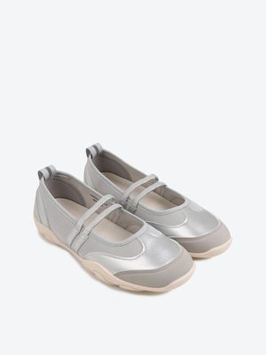 투 스트랩 플랫 스니커즈 HPWPDFA204