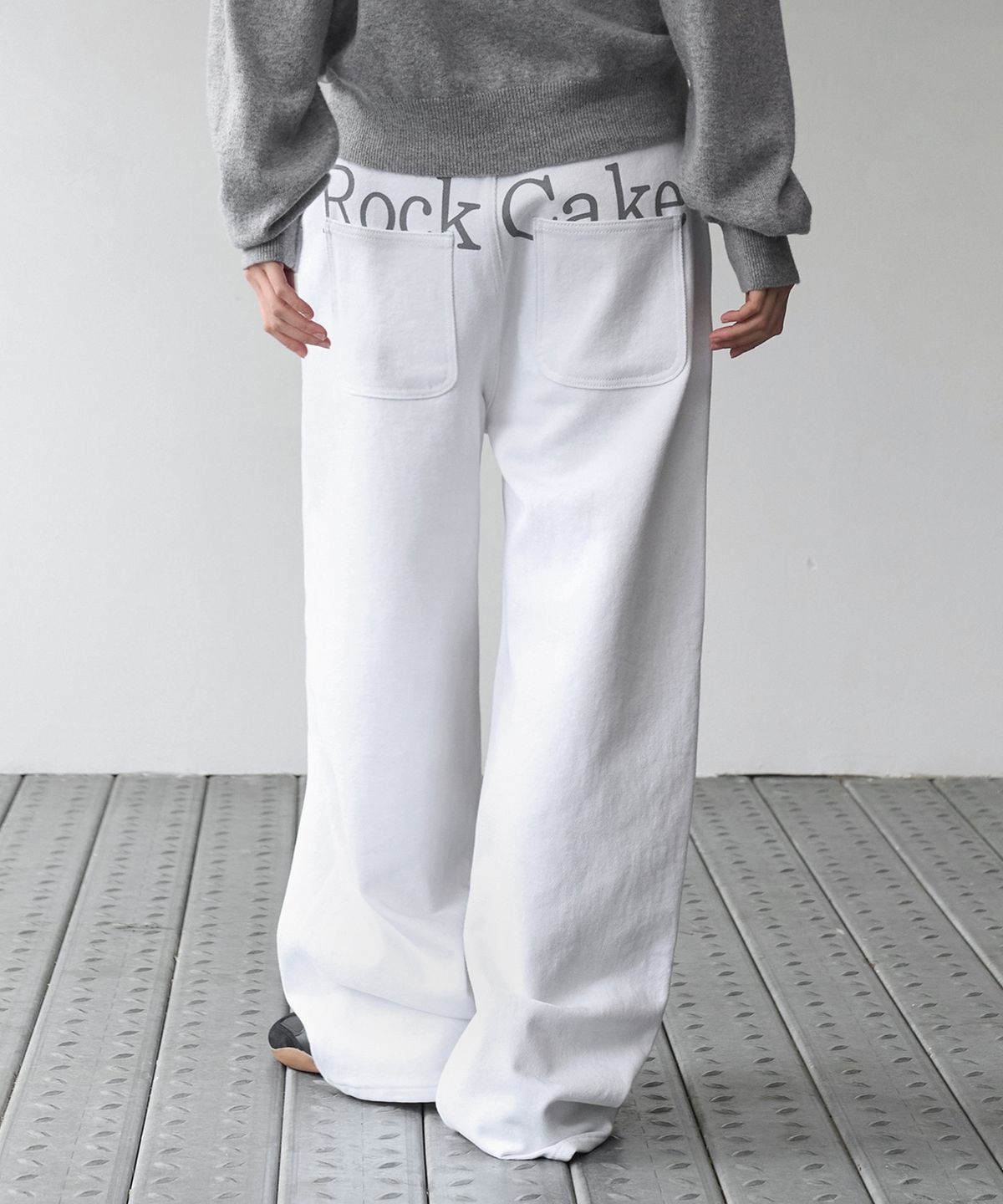 락케이크(ROCKCAKE) Lettering Hide Pants - White