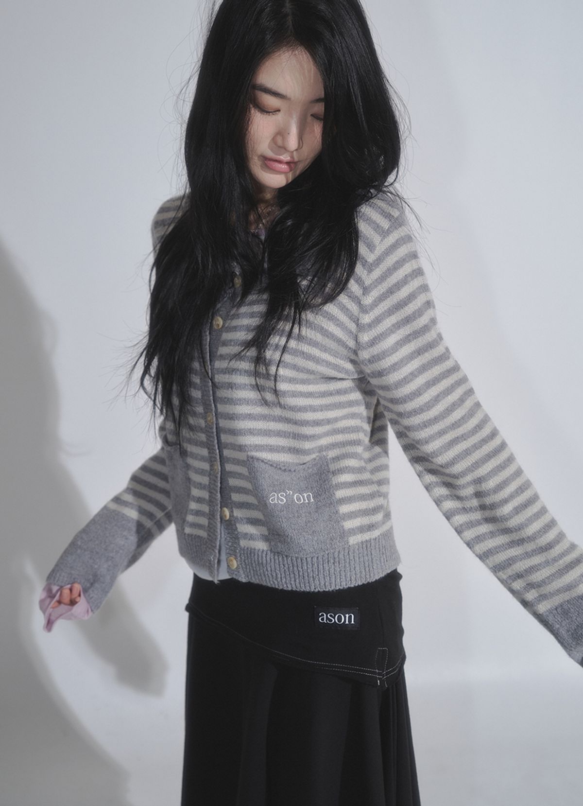 애즈온(ASON) NUT POCKET CARDIGAN / STRIPE GRAY