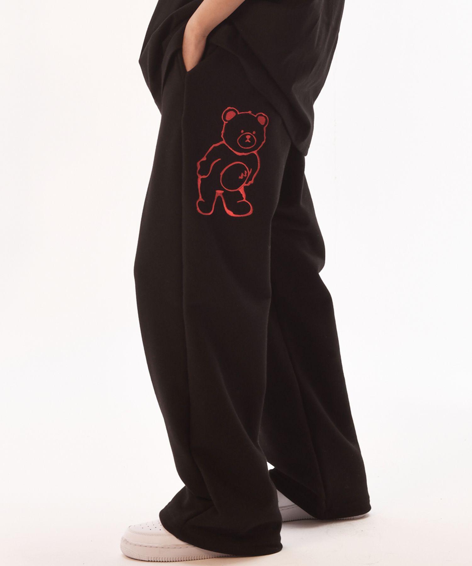 【AMBLER】 The sun pin tuck 2-way wide training sweatpants MUSINSA | AMBLER The sun embroidery pin tuck 2-way wide