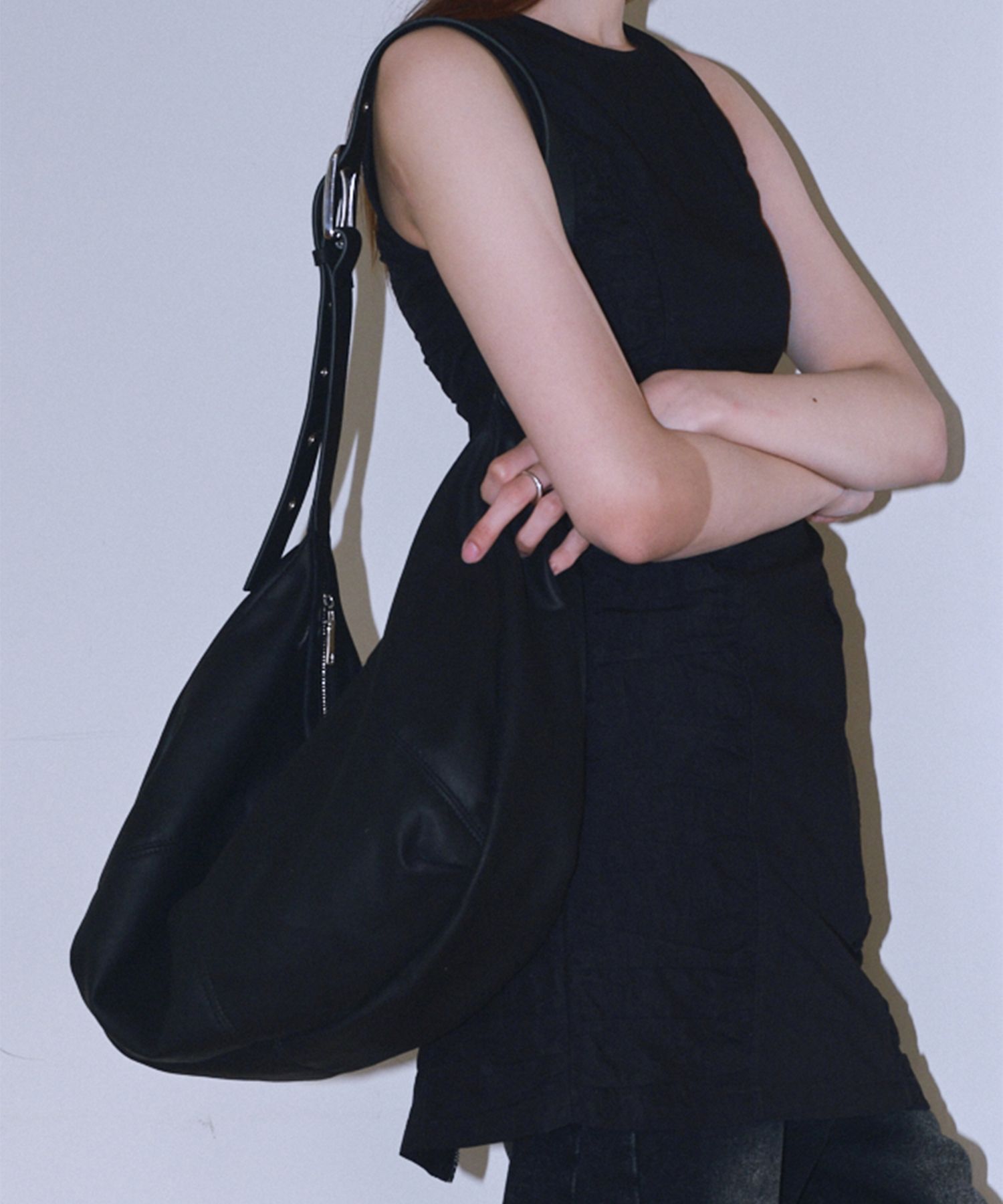 MILLO ARCHIVE ♥ Vegan Suede Hobo Bag/ 追跡付 MUSINSA公式 | MILLO WOMEN Vegan Suede Hobo Bag [Black]
