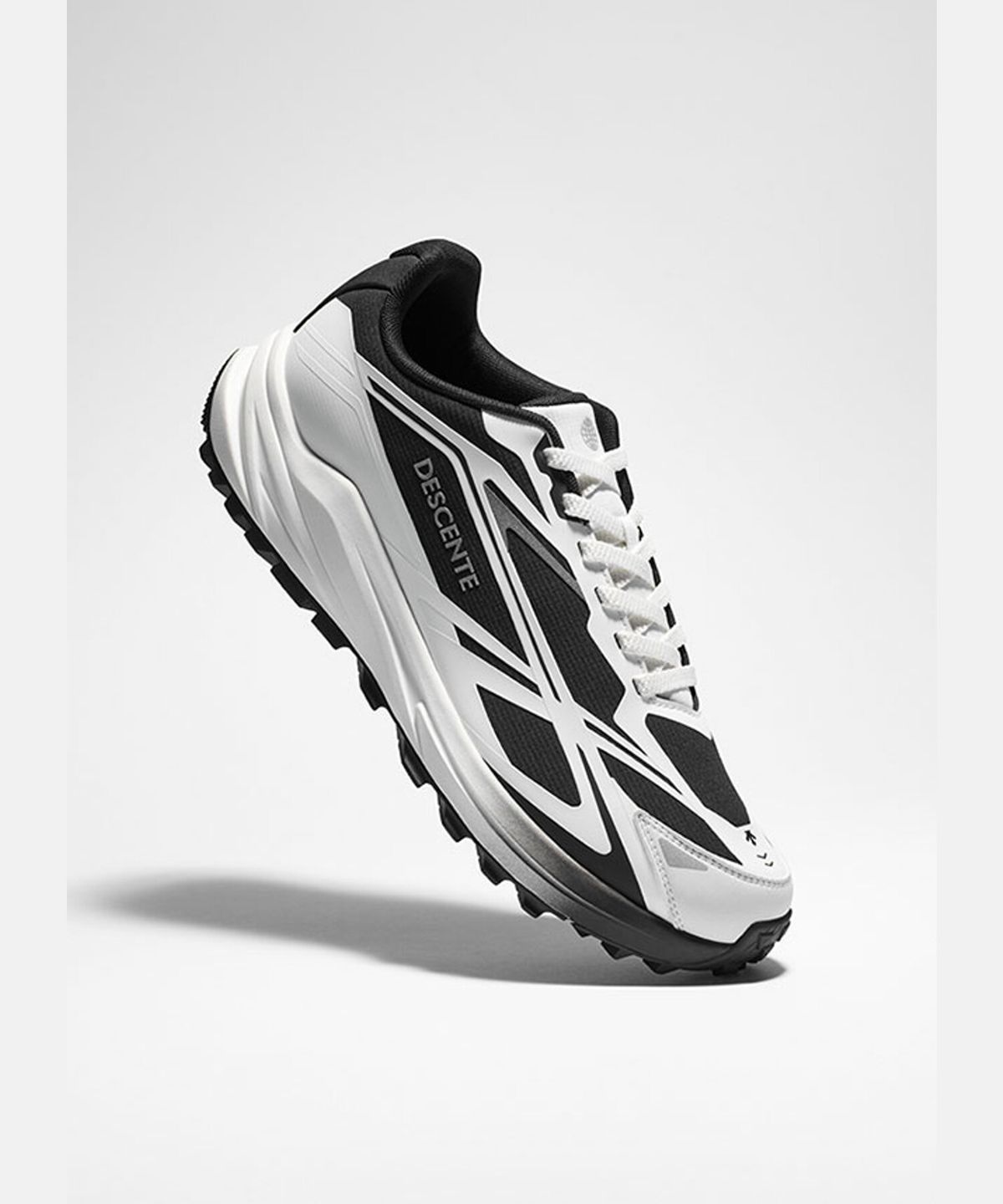 데상트(DESCENTE) 퓨텍트 V2 화이트 블랙(SQ123LCR21)