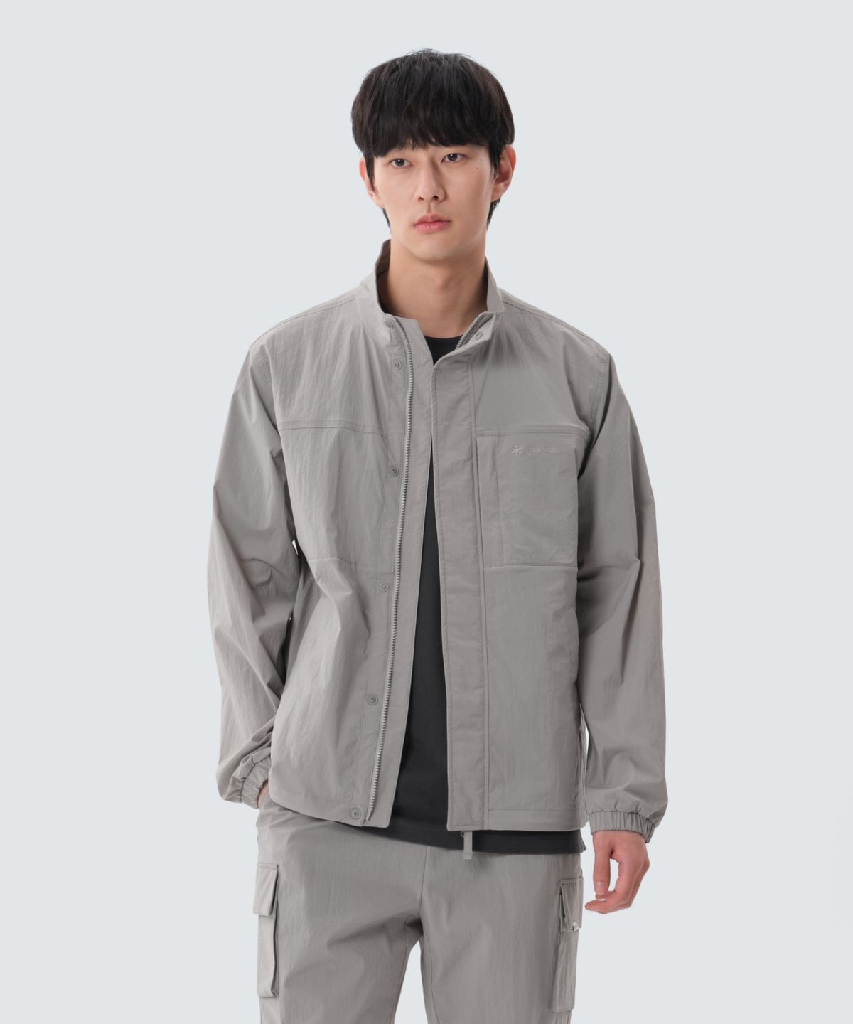 스노우피크 어패럴(SNOWPEAK APPAREL) 루트 스탠드넥 바람막이 (S25MMRWB64) Fog Gray