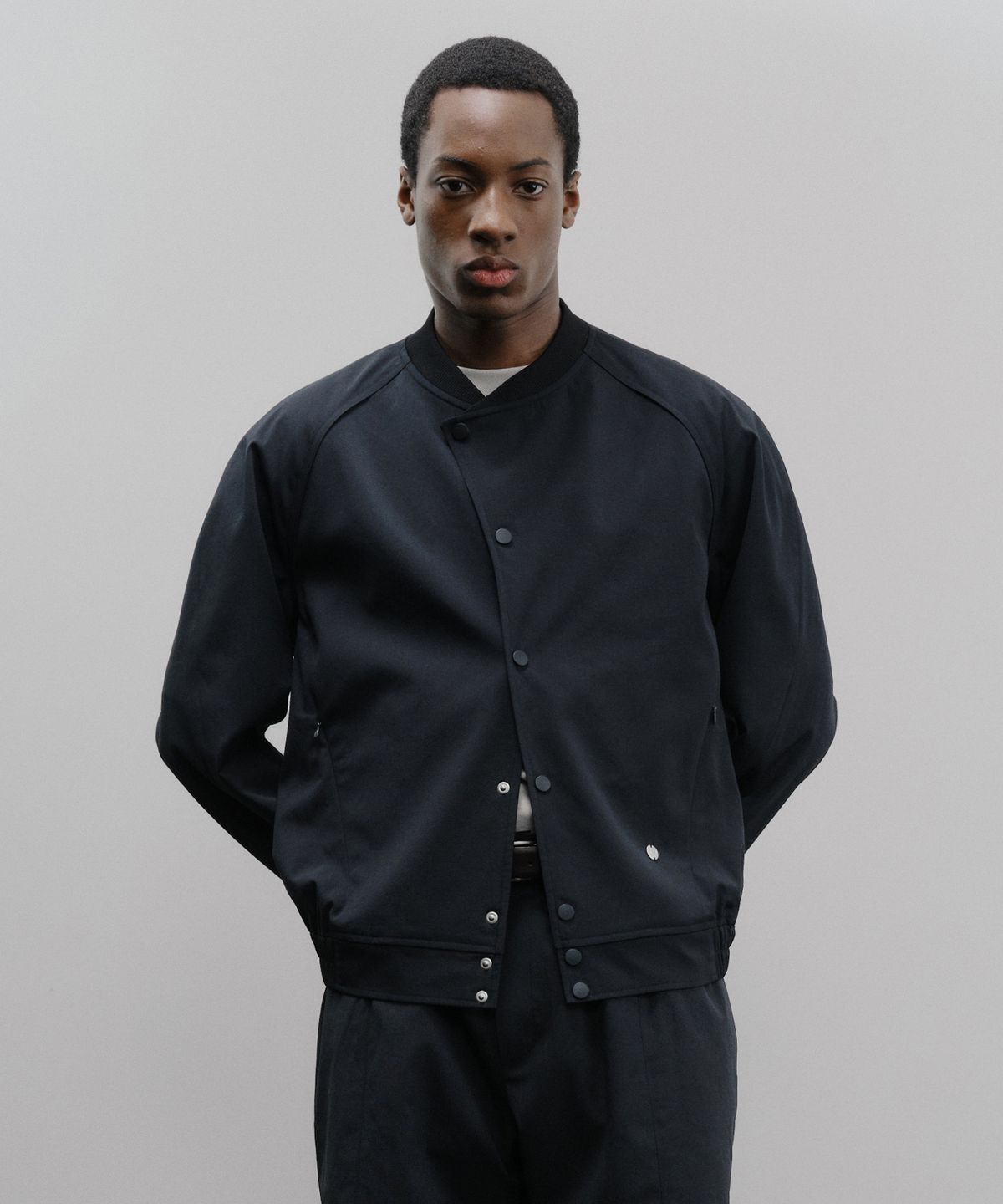 이에이(IEY) HILL SNAP JUMPER Black