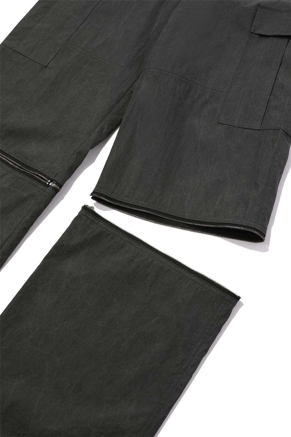 에피소드 언타이틀(EPISODE UNTITLED) OPEN ZIPPER PIGMENT STRING CARGO PANTS_DARK GRAY