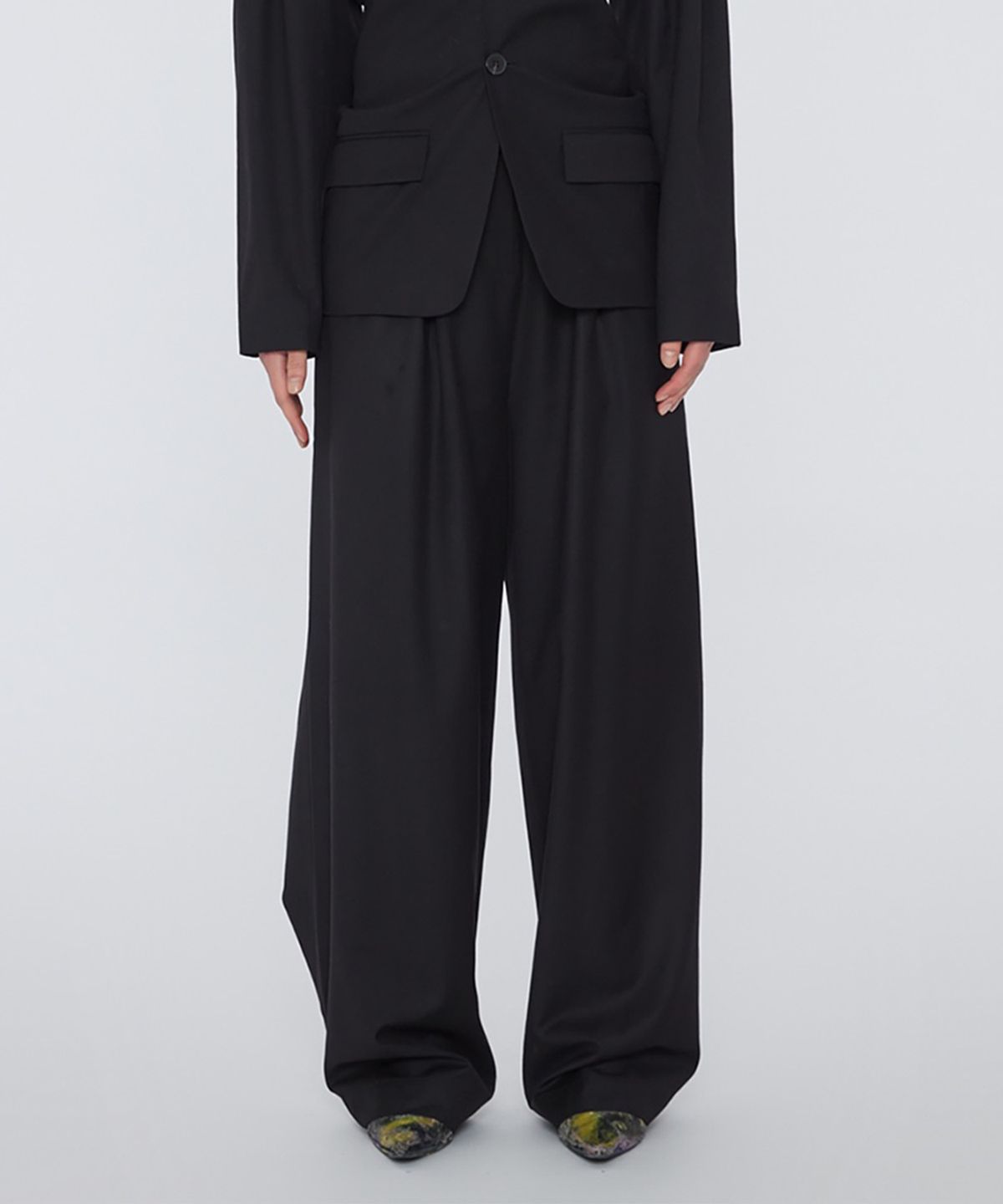 리메인(REMAIN) (W) 드레이피 슈팅 팬츠 블랙 DRAPY SUITING PANTS BLACK
